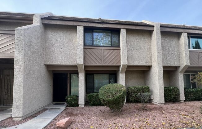 TOWNHOUSE 3 BEDROOM, 2.5 BATH