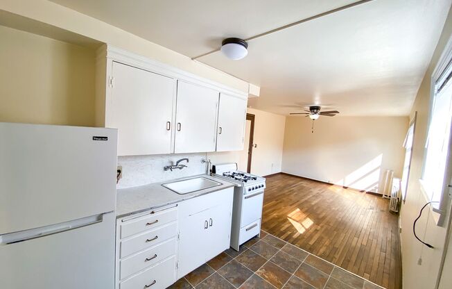 Studio, 1 bath, 350 sqft, $1,395, Unit 211 (#23)