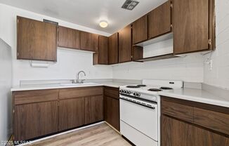 Move In Ready Unit! 1 Bed 1 Bath New Flooring!