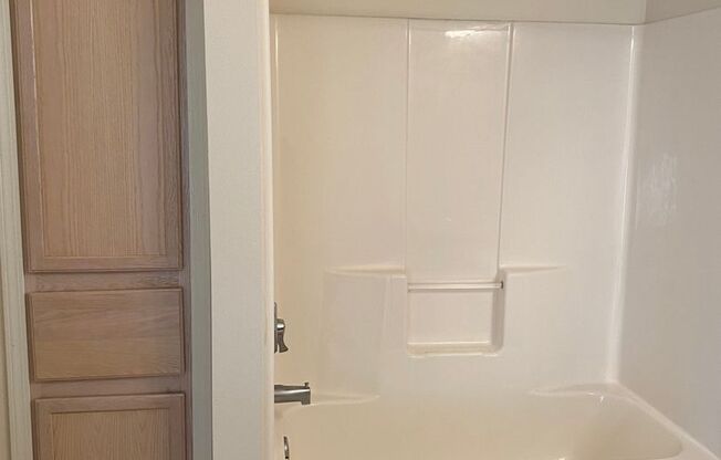 2 beds, 2 baths, 1,318 sqft, $1,285, Unit 4425-209