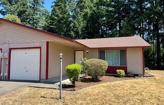 PENDING APPLICATION; Well Maintained 2BD Duplex - Water Included