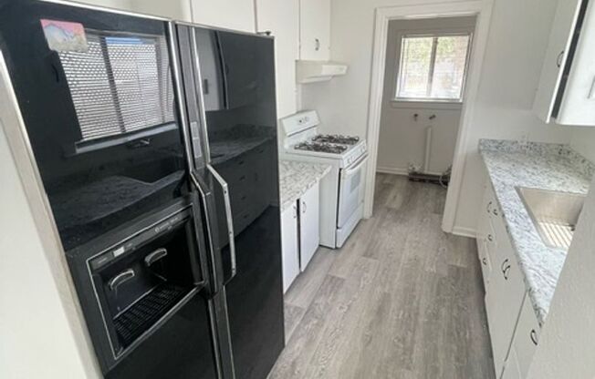 3 beds, 1 bath, $1,995, Unit UNIT A