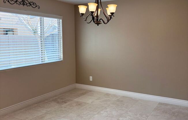 **STUNNING 4 BEDROOM/3 BATHROOM/2 CAR GARAGE/GATED COMMUNITY HOME IN MESA (SOUTHERN & LINDSAY)**