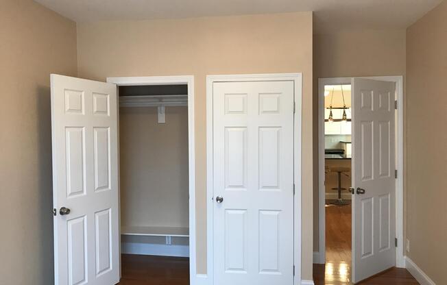 3 beds, 1 bath, $4,850, Unit 31