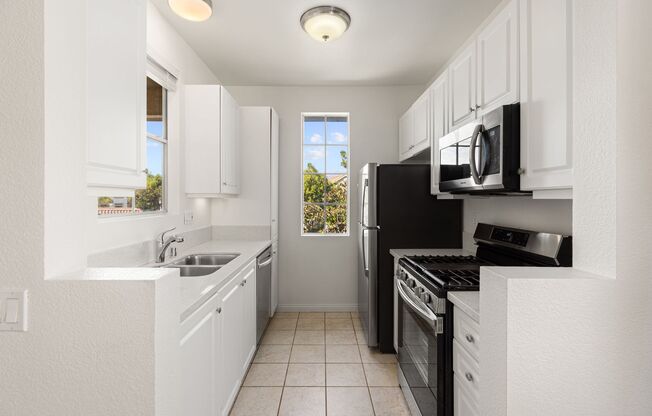 ✨ Spacious 2 Bedroom / 2 Bath Condo in Sabre Springs! ✨