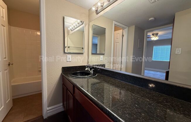 1 bed, 1 bath, 749 sqft, $1,100, Unit Unit 288