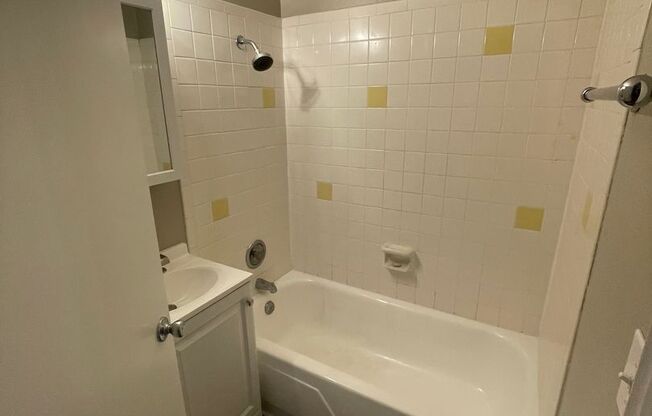 1 bed, 1 bath, 415 sqft, $1,395, Unit 32
