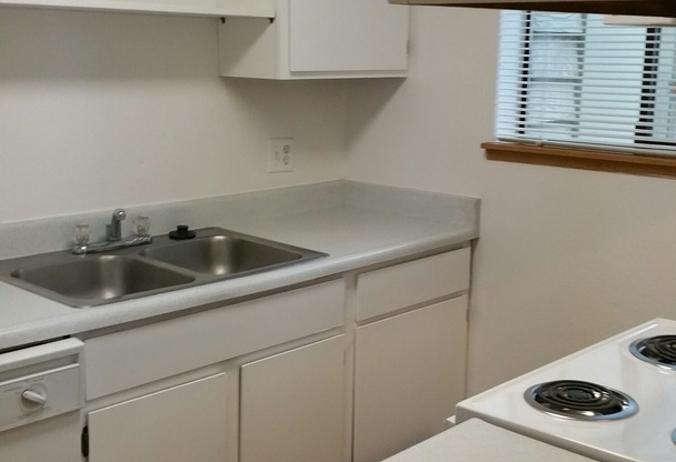 2 beds, 1.5 baths, 925 sqft, $1,775, Unit G-106
