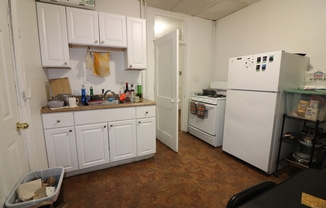 3 beds, 1 bath, $4,595, Unit 6