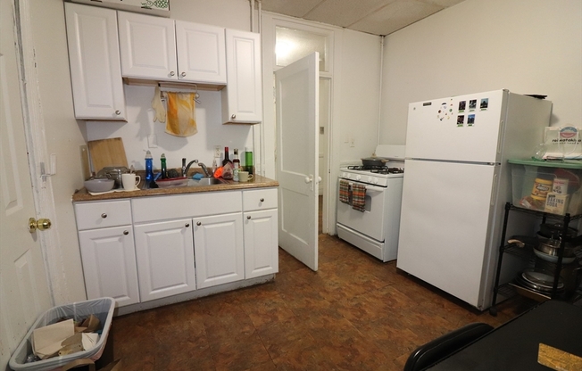 3 beds, 1 bath, $4,595, Unit 6