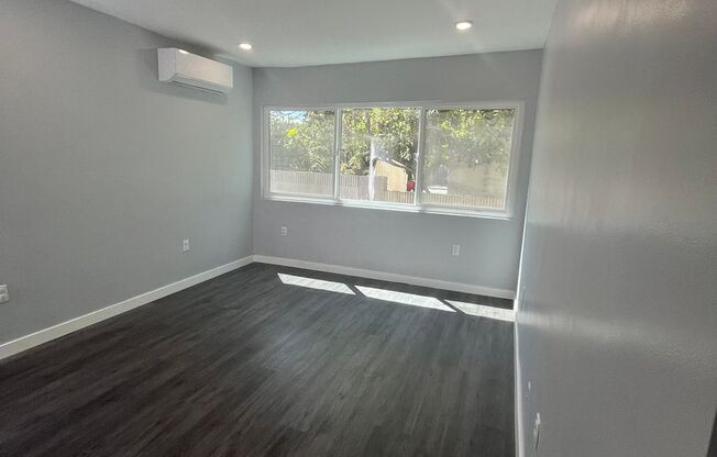 Studio, 1 bath, 275 sqft, $1,700