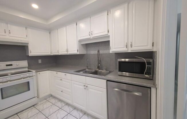 1 bed, 1 bath, $2,900, Unit UNIT 5 REHAB