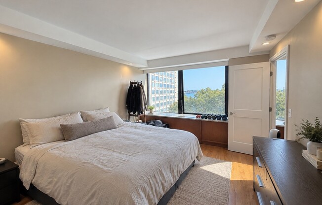 65 E India Row