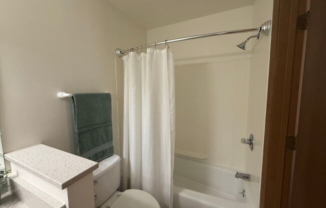 2 beds, 1 bath, 965 sqft, $1,650, Unit 7601CB