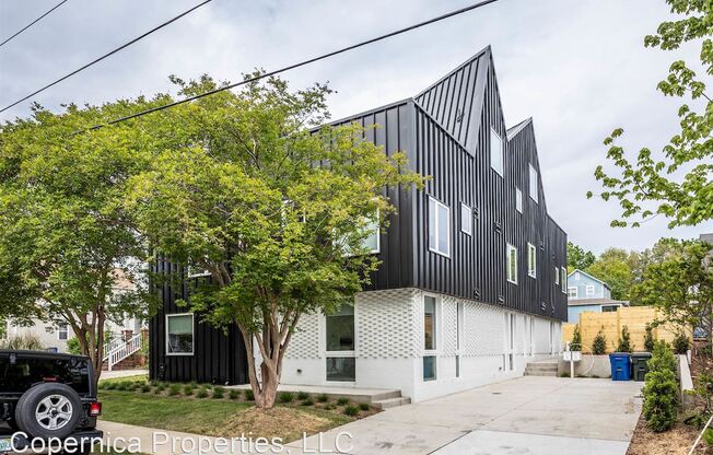 323 S East St
