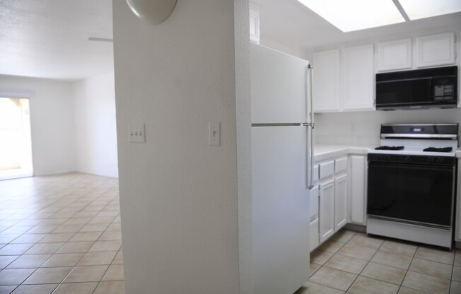 3 beds, 2 baths, $1,650, Unit # 102