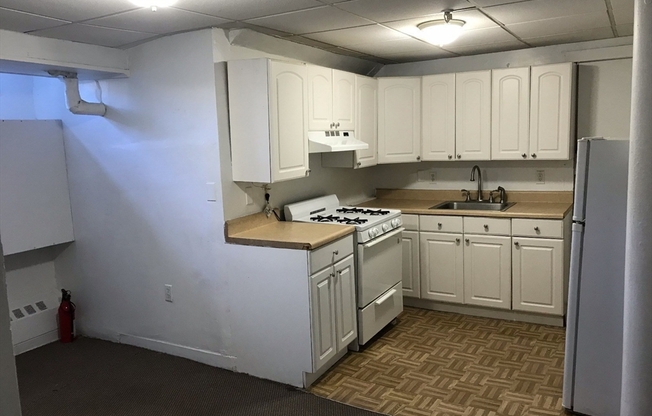2 beds, 1 bath, $3,050, Unit B6