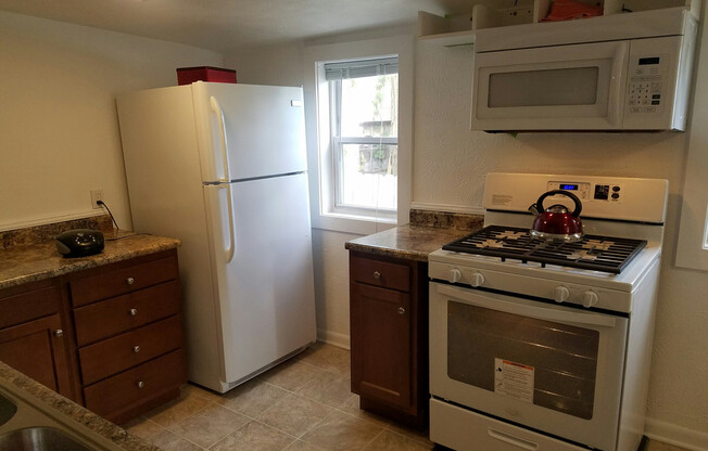 2 beds, 1 bath, $3,100