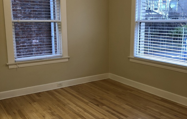 Studio, 1 bath, 300 sqft, $1,200, Unit 32