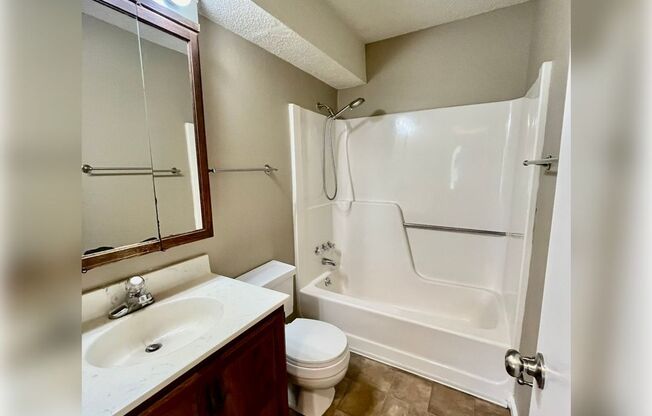 2 beds, 1 bath, $1,025, Unit 4016 SW 8th St Ter Apt B