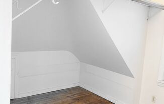 Studio, 1 bath, 235 sqft, $725, Unit 12