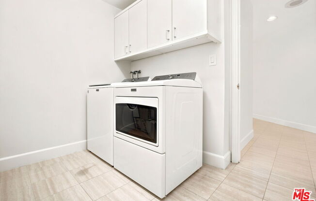 2 beds, 3 baths, 2,018 sqft, $10,499, Unit 1104