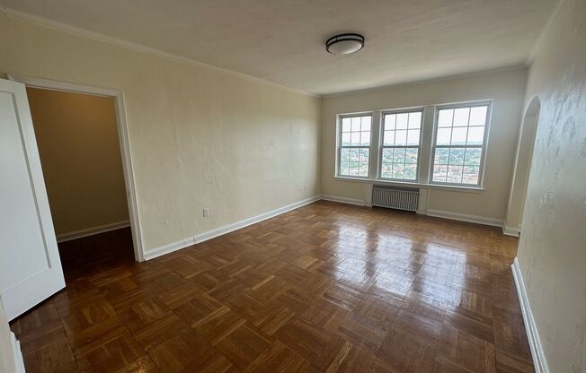 Studio, 1 bath, 413 sqft, $1,425, Unit Royal York 1015