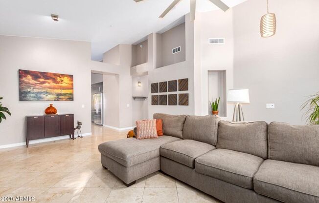 Grayhawk. Single story, 3 bed, pool, solar panels, Pool and Landscaping service included