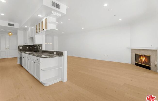 1450 S BEVERLY DR