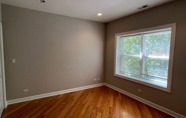 2120 W Arthur