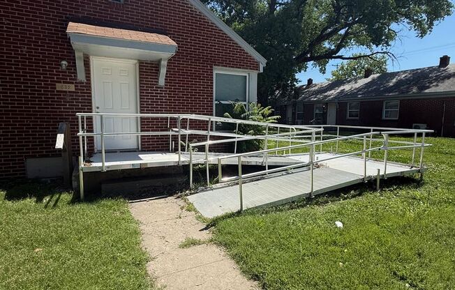 Spacious 2 Bed / 1 Bath Quadplex Near Downtown Wichita- $775
