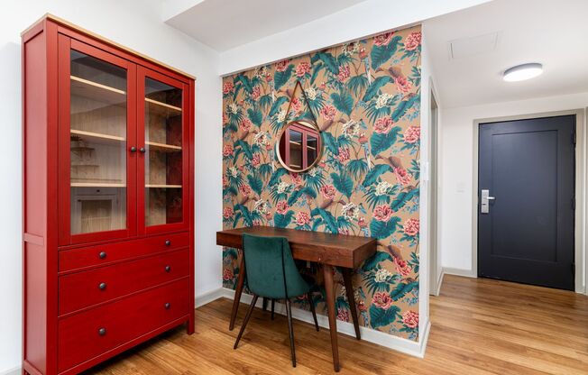 Studio, 1 bath, 300 sqft, $1,900, Unit Garden 1FL