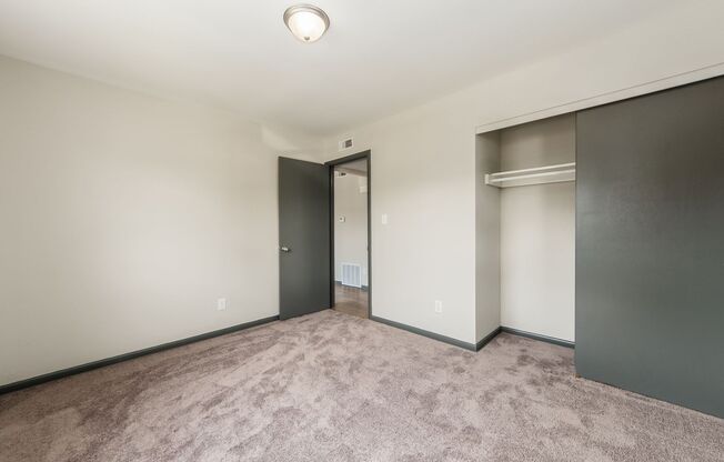 2 beds, 1 bath, 816 sqft, $847, Unit 85 Stevens Avenue