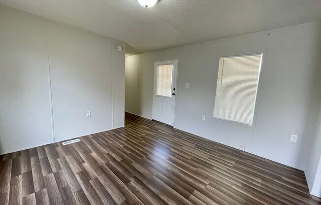 3 beds, 1 bath, $1,395, Unit 6334 Eugene Acres Lane