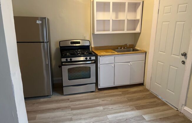 One bedroom one bathroom apartment with heat included