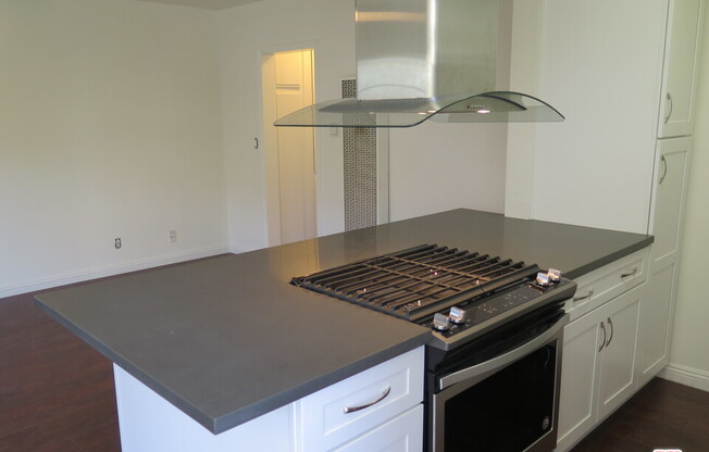 1 bed, 1 bath, 900 sqft, $2,575, Unit 4