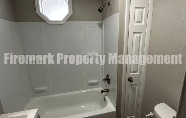 2 beds, 1 bath, $1,299, Unit 6