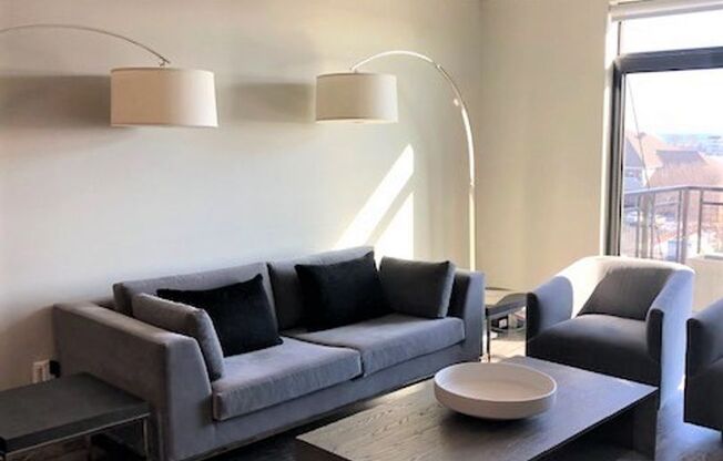 2 beds, 2 baths, 990 sqft, $2,125, Unit 422
