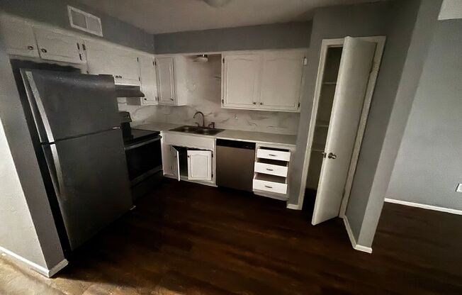 2 beds, 2 baths, 955 sqft, $1,400, Unit 6805-213 R