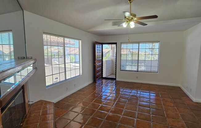 A Gorgeous 2 Bedroom, 2 Bathroom Condo Centrally Located.