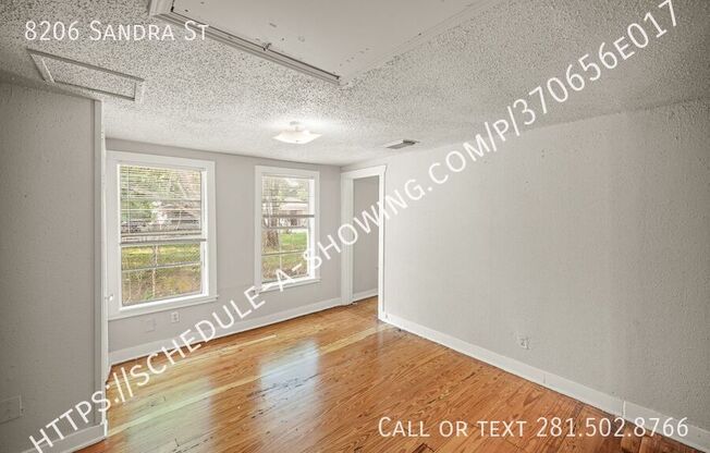 8206 SANDRA ST
