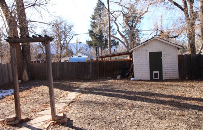 Adorable 3bdrm Downtown Bungalow