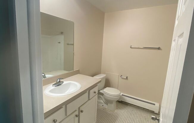 3 beds, 2 baths, 1,100 sqft, $1,700, Unit 21890 Coolidge - 201