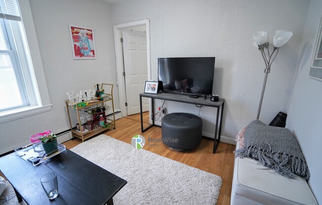 722 E 6 ST