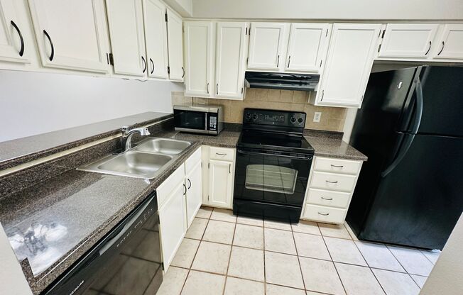 Charming 2BR/2BA Condo in South Congress - Prime Location with Pool & More!