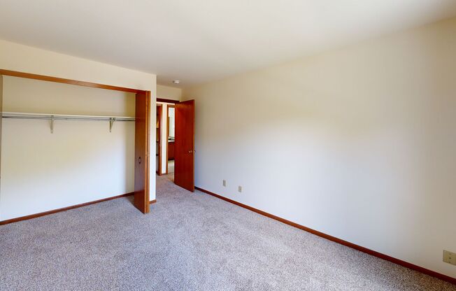 2 beds, 1 bath, 965 sqft, $1,565, Unit 7722CG
