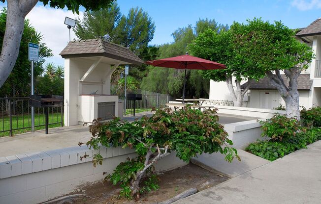 2 beds, 1 bath, 950 sqft, $2,195, Unit 070