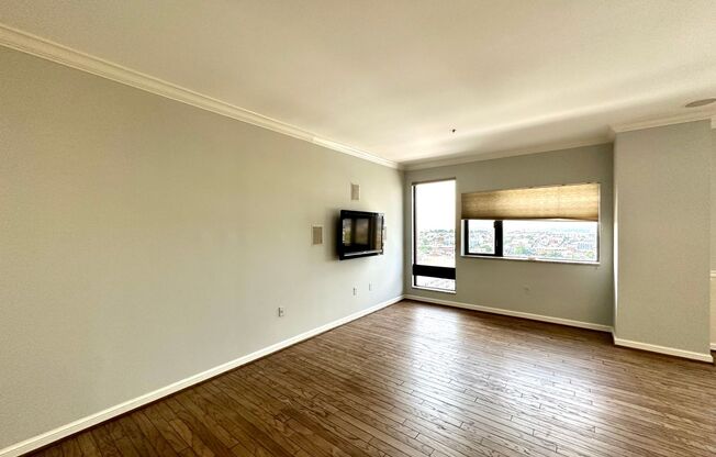 Charming 1 Bedroom/ 1.5 Bathroom Condo Unit in Inner Harbor, Baltimore, MD!