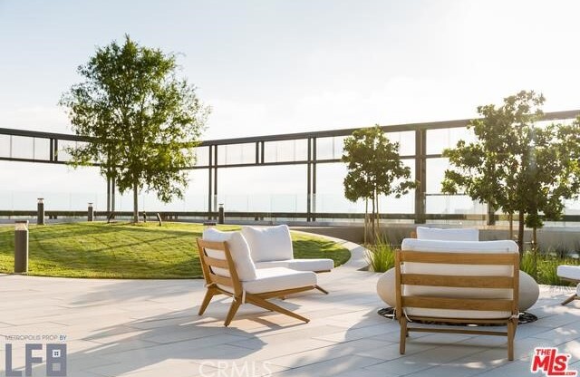 1 bed, 1 bath, 740 sqft, $3,100, Unit 902