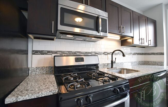 2 beds, 1 bath, 700 sqft, $2,700, Unit 801